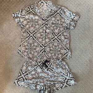 Victoria’s Secret Short Sleeve Satin Pajama Set Size Medium